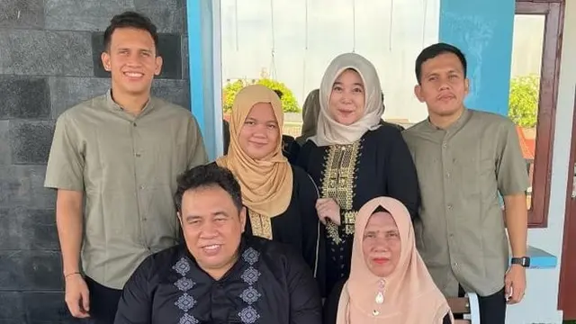 Potret keluarga Egy