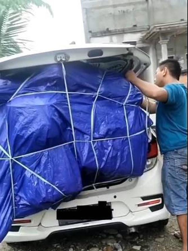 Viral Persiapan Mudik Netizen, Mobil Ini Angkut Motor Hingga Mencuat Keluar