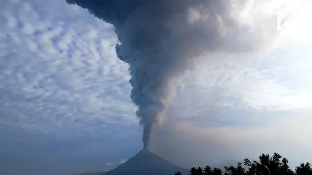 Gunung Soputan di Sulawesi Utara kembali meletus. Abu vulkanik yang dikeluarkan dari letusan tersebut mencapai ketinggian 7,5 kilometer.