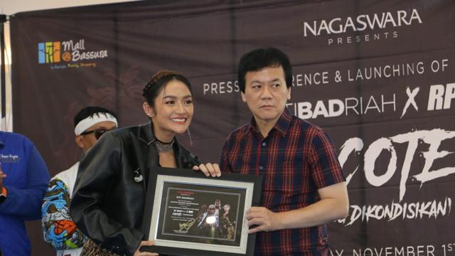 Siti Badriah dan CEO Nagaswara Rahayu Kertawiguna