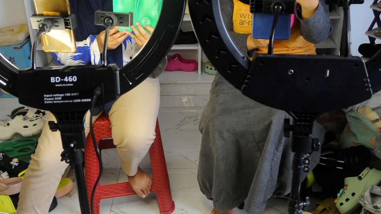 Pembukaan kembali TikTok Shop ini dilakukan setelah TikTok&nbsp;bermitra bersama PT GoTo dengan menggelontorkan investasi senilai Rp1,5 miliar dolar AS atau sekitar Rp23,4 triliun.