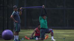 Bek Timnas Indonesia U-22, Bagas Adi Nugroho, latihan terpisah di Lapangan SPH Karawaci, Banten, Kamis (10/8/2017). Latihan dilakukan sebagai persiapan jelang SEA Games 2017 Malaysia. (Bola.com/Vitalis Yogi Trisna)