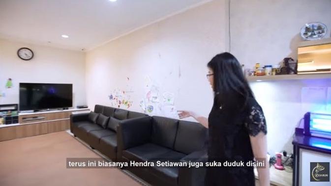 7 Potret Isi Rumah The Daddies Hendra dan Ahsan, Ruang Pialanya Curi Perhatian (sumber: YouTube pbdjarum)