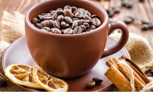 Buat yang memiliki sistem metabolisme kurang baik, minum kopi akan menyebabkan deg-degan dan pusing | Photo: Copyright Thinkstockphotos.com