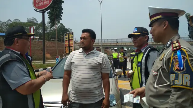 Cara Petugas Jaring Pengendara Yang Melanggar Dalam Operasi Zebra 2018 di Tol Cipali