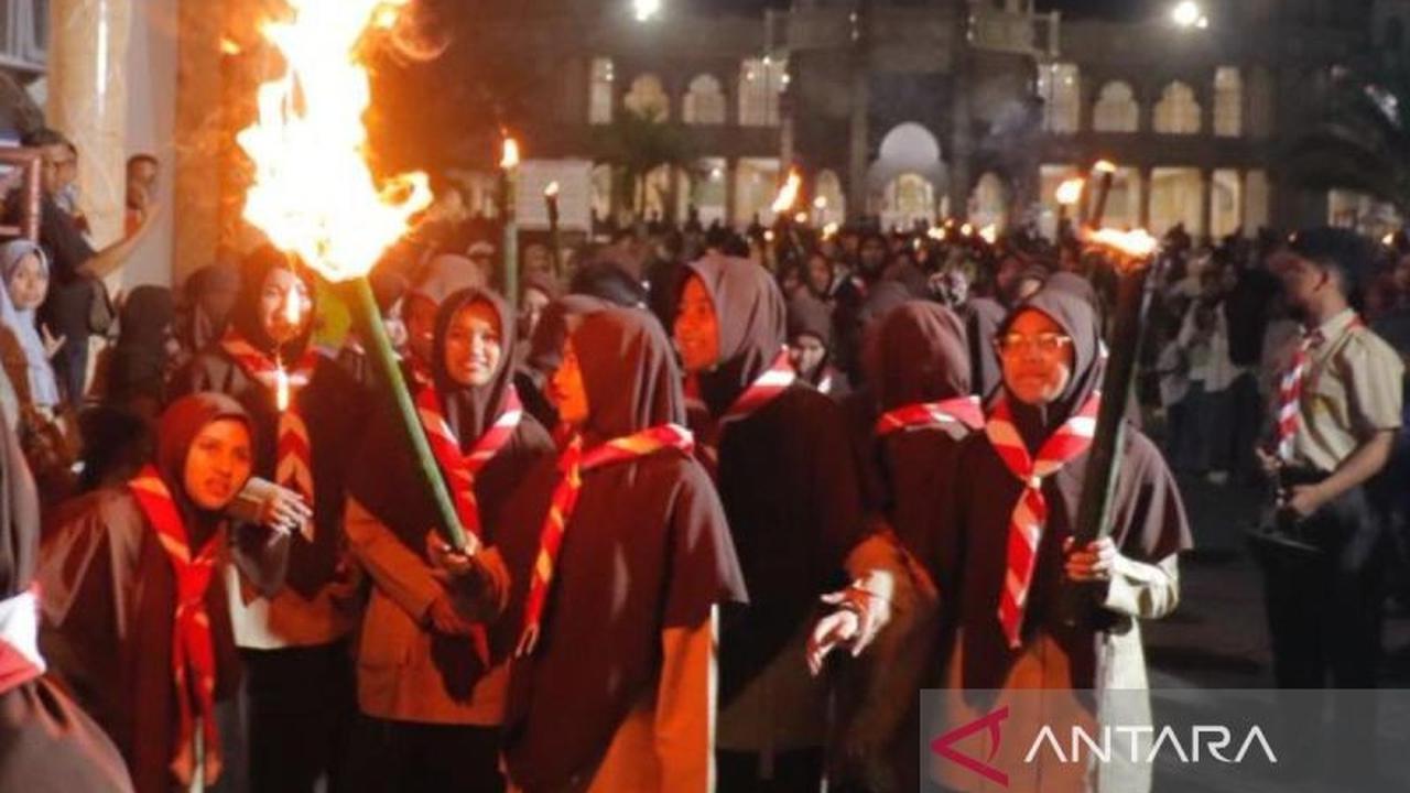 Ribuan Siswa Aceh Barat Semarakkan Pawai Obor Ramadhan 1447 H