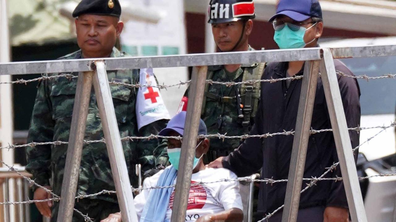 FOTO: Usai Gencatan Senjata, Tentara Kamboja yang Ditahan Dipulangkan Militer Thailand