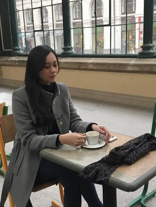 "Tunggu jodoh dari Allah. Hahahaha Sedikasihnya ajaaaa.... belum kepikiran nikah lagi," kata perempuan kelahiran Bandung, Jawa Barat, 26 Februari 1987 itu.  (Instagram/aurakasih)