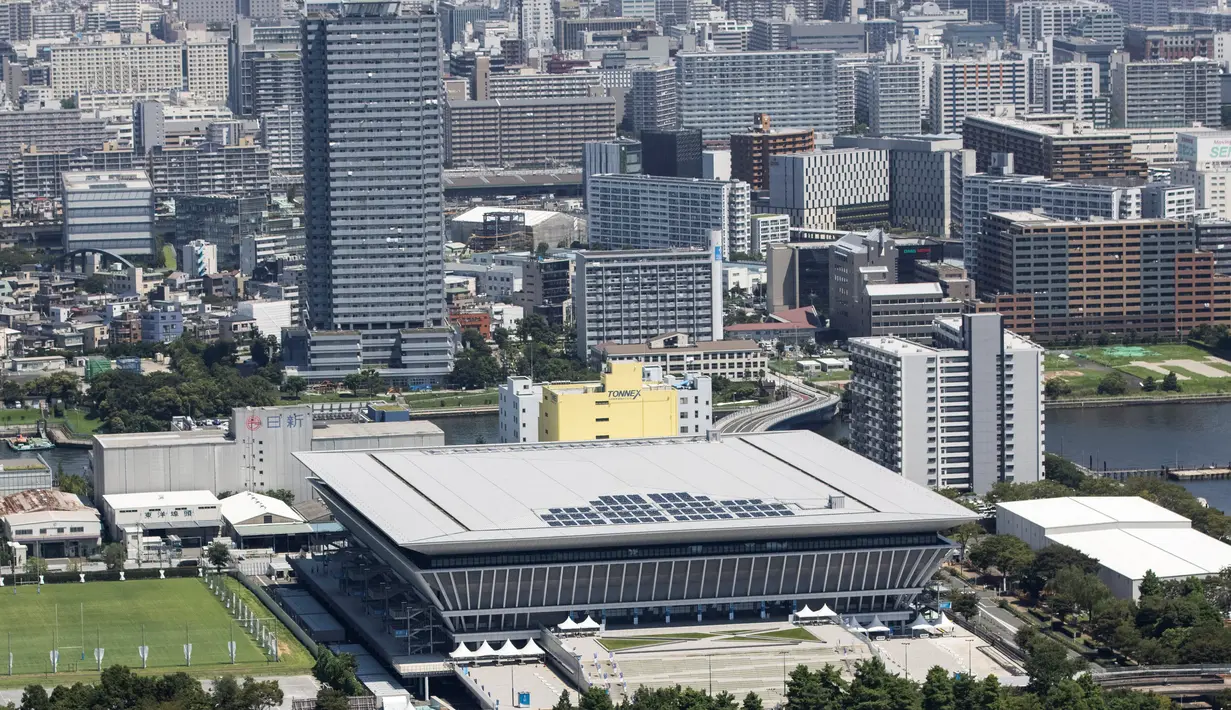 Foto udara menunjukkan Tokyo Aquatics Centre, tempat untuk berenang, menyelam, dan berenang artistik di Olimpiade Tokyo 2020, di Tokyo pada 19 Juli 2021. Dengan mempertimbangkan penyebaran virus COVID-19, pelaksanaan Olimpiade Musim Panas 2020 diadakan tanpa kehadiran penonton. (Behrouz MEHRI/AFP)