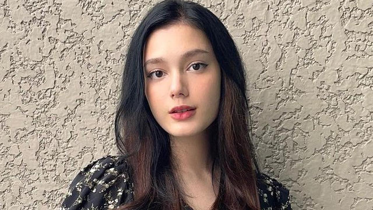 Panduan Makeup Natural Ala Yasmine Ow, Ternyata Pakai Bedak Harga Under Rp100 Ribu
