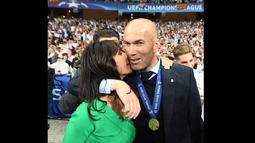 Menurut laporan Daily Record, Zidane tertarik mengambil alih Manchester United. Akan tetapi, sang istri Veronique tidak bersedia tinggal di Inggris. (AFP/Franck Fife)