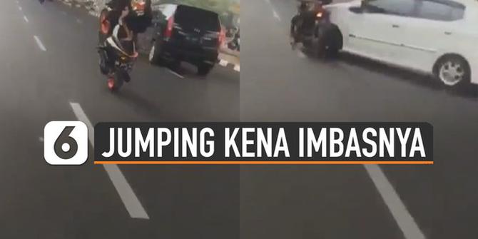 VIDEO: Kebanyakan Gaya, Pemuda Lakukan Aksi Jumping Motor Di Jalan Raya Kena Imbasnya