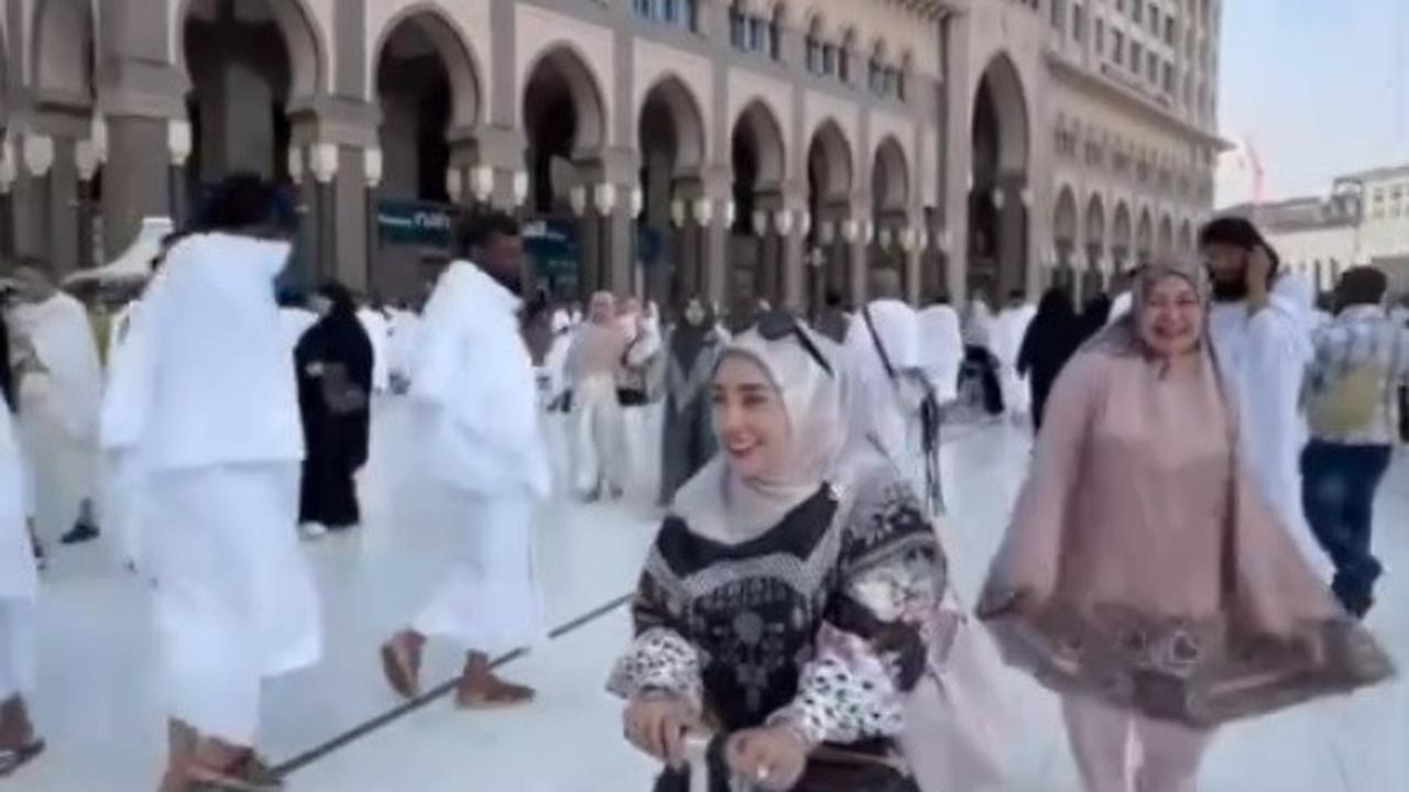 Jadi Pusat Perhatian Netizen