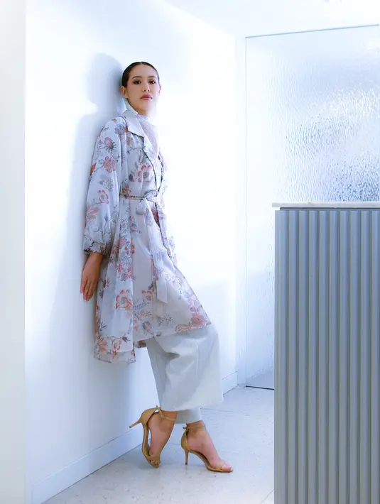 Attire: Benang Jarum, Makeup: Laura Mercier, Hair: Shisheido Professional, Model: Eva from Studio47, Lokasi: Plaza Indonesia.