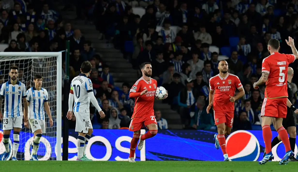 Kemenangan tersebut mengantarkan Real Sociedad ke puncak klasemen sementara Grup D dengan poin 10 dari empat laga, hasil tiga kemenangan sekali imbang. (AP Photo/Alvaro Barrientos)