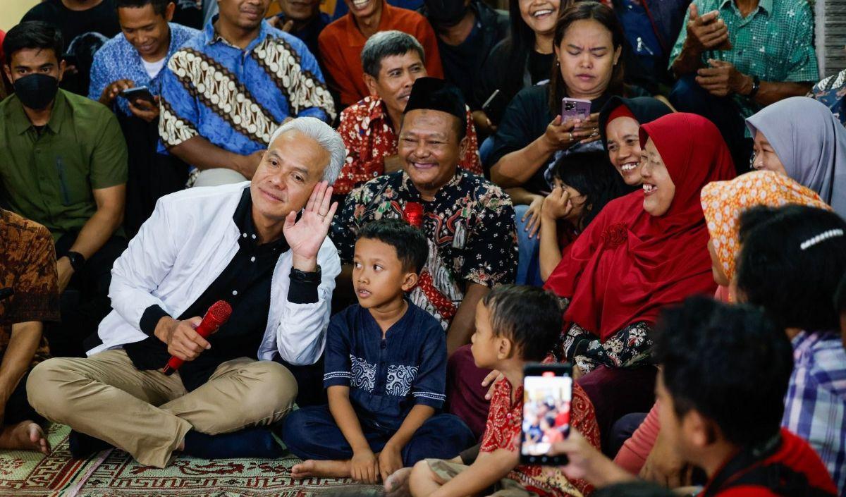 Susilo beruntung karena Ganjar tak hanya membantu pendidikan anaknya dan ekonomi keluarganya, dia bahkan mau datang ke rumahnya untuk menginap.&nbsp;