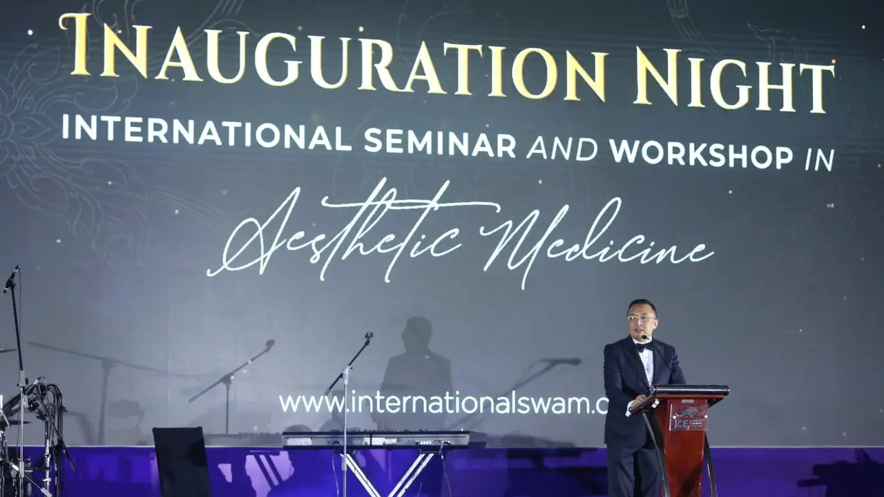 Teguh Tanuwidjaya yang juga ketua ISAM saat acara Malam Inagurasi International Society of Aesthetic Medicine