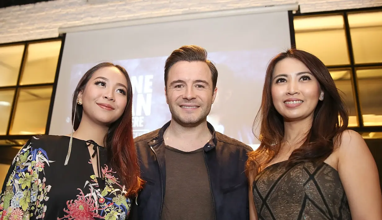 Ternyata di konsernya kali Ini Shane dapat kesempatan akan berduet dengan Gloria Jessica, finalis The Voice. "Duet saya bersama Gloria Jessica akan sangat bagus," tandas Shane. (Bambang E. Ros/Bintang.com)