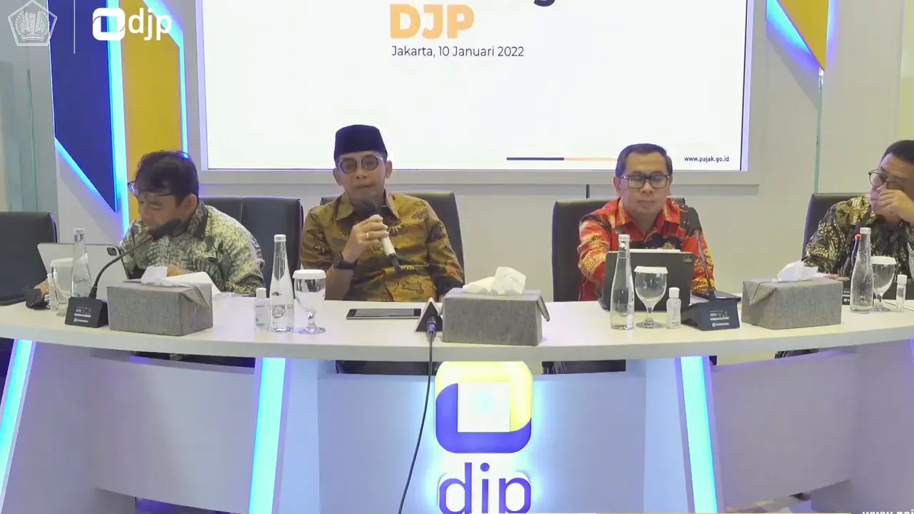 Direktur Jenderal Pajak Kementerian Keuangan Suryo Utomo dalam konferensi pers informasi perpajakan terkini di kantor DJP, Selasa (10/1/2023)
