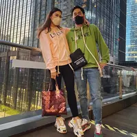 Syahnaz Sadiqah, sejak melahirkan dua anak kembarnya memang hampir tak pernah terlihat lagi di dunia hiburan. Fokus menjadi ibu, Syahnaz pun semakin bahagia dengan perkembangan Zayn Sadavir Ezhilan Ismail dan Zunaira Alessia Safaraz Ismail. (Instagram/syahnazs)