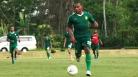 Persebaya Cari Solusi untuk Mengamankan Frank Rikhard Sokoy