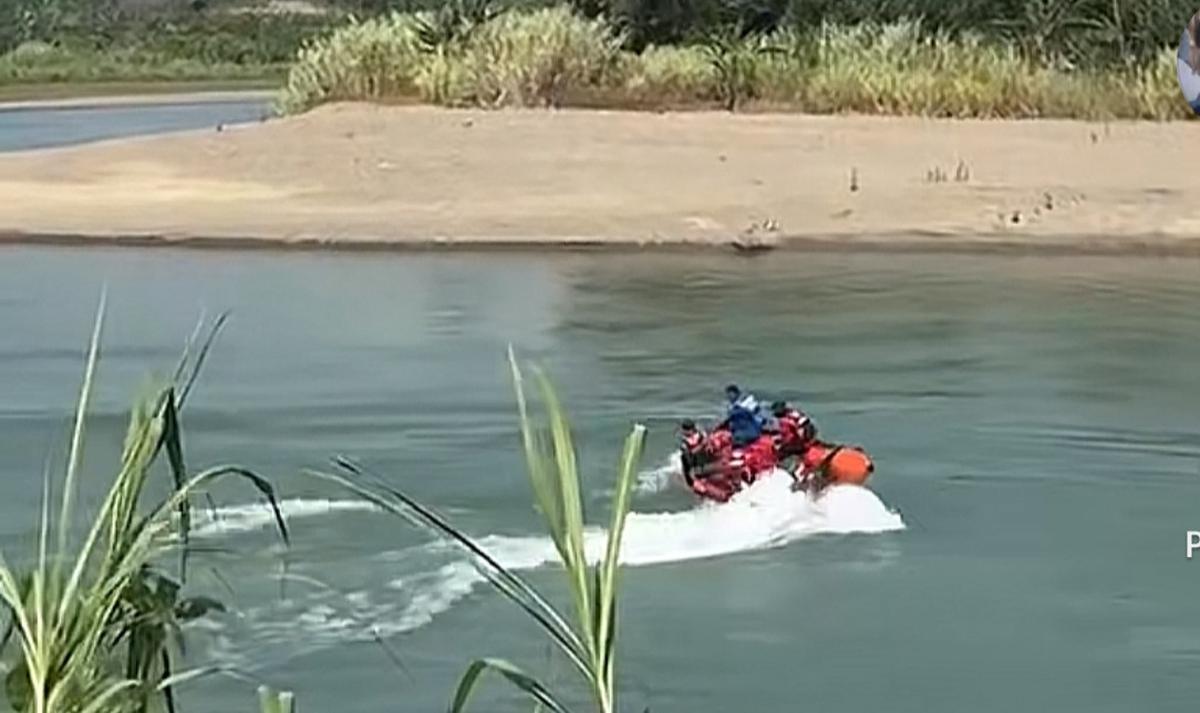 Evakuasi jenazah bocah yang diterkam buaya ditemukan di Sungai Budong-budong. (Istimewa)
