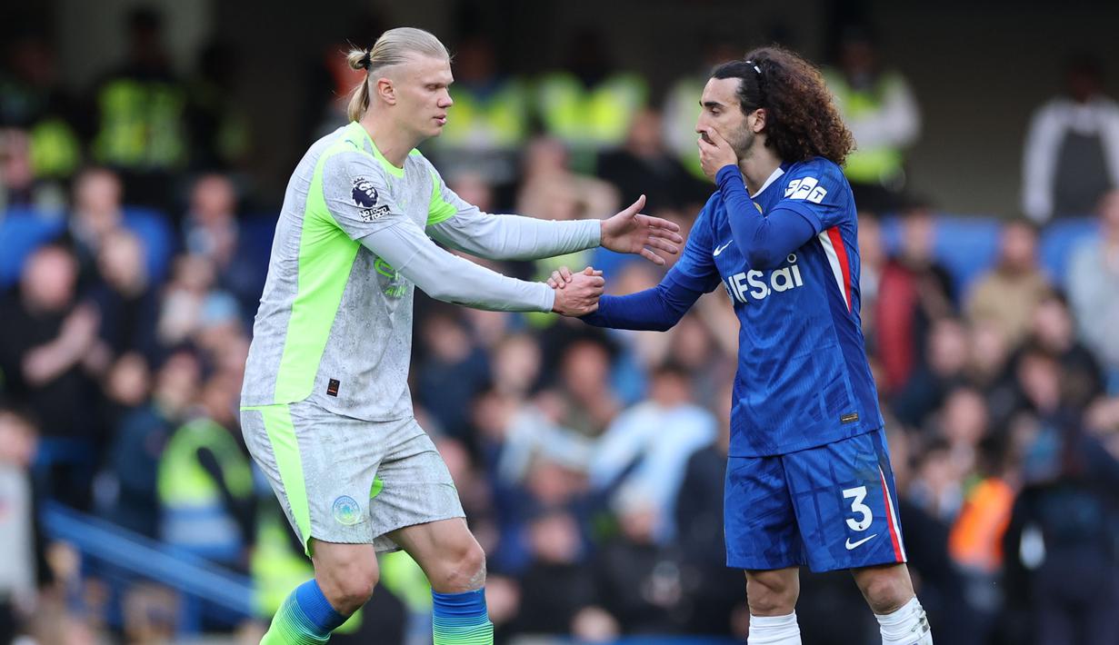 Kemenangan tersebut membuat Manchester City memaksa Arsenal semakin tak nyaman di puncak klasemen Liga Inggris. Kini mereka hanya berjarak enam poin dengan menyisakan satu pertandingan. (AP Photo/Ian Walton)
