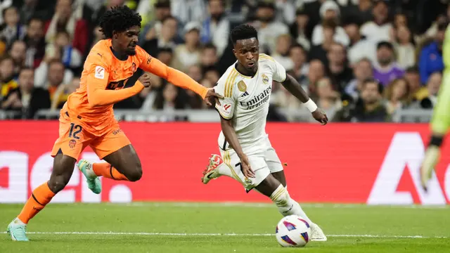Foto: Aksi Memukau Duo Brasil saat Membawa Real Madrid Pesta Gol ke Gawang Valencia