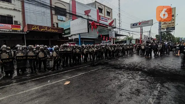 Polisi amankan eksekusi lahan di tengah Kota Makassar (Liputan6.com/Fauzan)