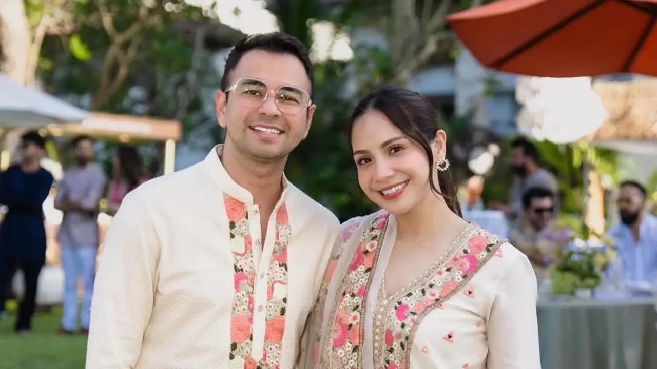 Gaya Nagita Slavina Pakai Busana India saat Kondangan