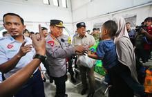 FOTO: Kapolri Pastikan Kesiapsiagaan Stasiun Pasar Senen Jelang Nataru