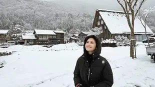 Intip penampilan Prilly Latuconsina saat nikmati turunnya salju di Jepang. [@prillylatuconsina96].