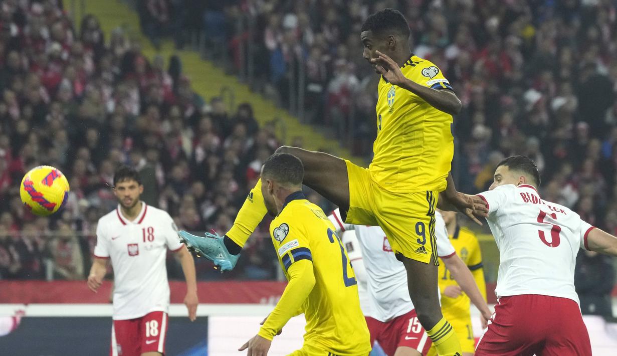 Berbagai macam peluang tercipta di sepanjang babak pertama, tapi tidak ada satupun bisa menghasilkan gol. Kedua tim pun harus puas dengan skor kacamata sebagai penutup jalannya babak pertama. (AP/Czarek Sokolowski)