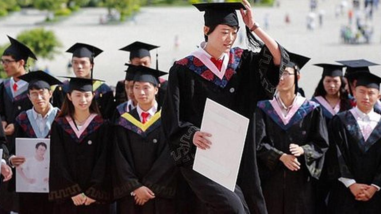 Universitas di China 'jual' lulusan terbaik secara online