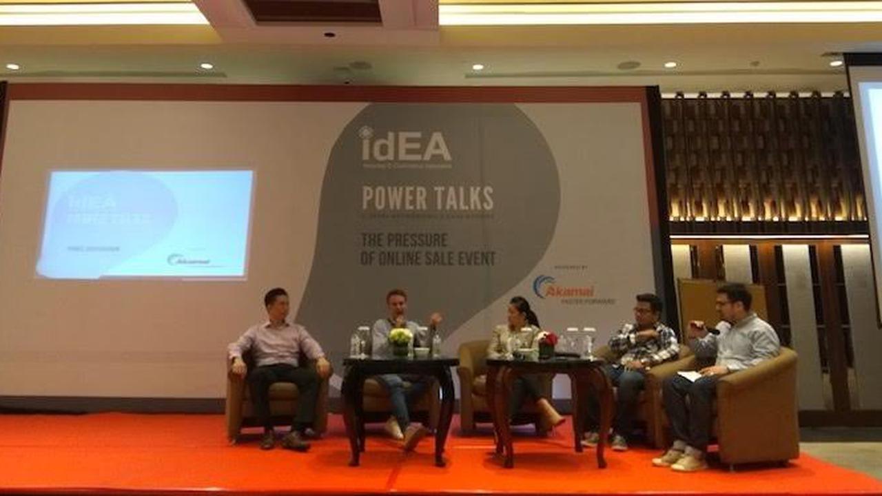 Ali Hakim, Country Manager Akamai; Sebastian Sieber, CMO Lazada; Lisa Widodo, Head of Operation Blibli; Lodewijk Tanamel, CTO Bhinneka dengan moderator Budi Gandasoebrata dari Veritrans. Liputan6.com/Jeko Iqbal Reza  