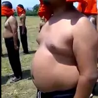 Kocak dan menghibur. Begini aksi baris berbaris pak polisi dengan mata tertutup. Asli kocaknya!