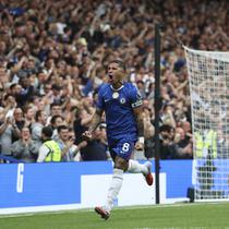 Gelandang&nbsp;Chelsea&nbsp;Enzo Fernandez merayakan golnya&nbsp;ke gawang Fulham di pekan ketiga Premier League 2025/2026 di Stamford Bridge, Sabtu (30/08/2025) malam WIB. (AP Photo/Ian Walton)