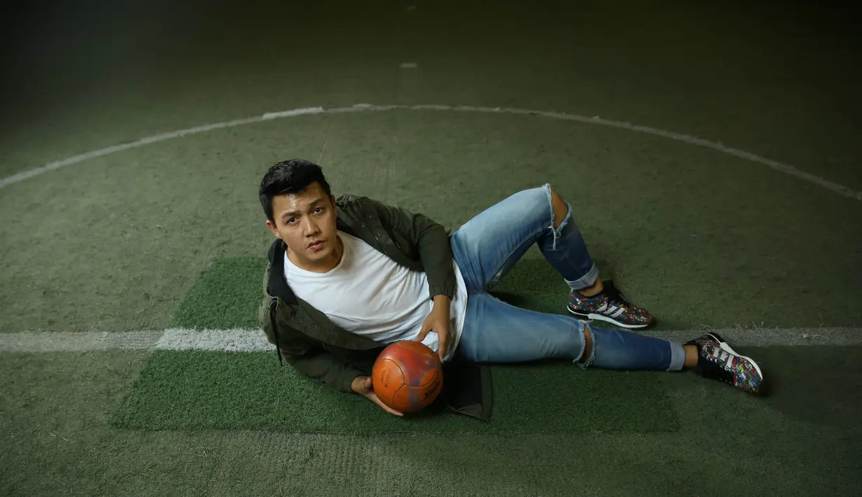 Penyanyi 27 tahun itu mengaku kangen buah hatinya. Sekitar setahun belakangan ini, ia mengaku kesulitan berkomunikasi dengan kedua buah hatinya. Bahkan, ia hanya bisa mengikuti perkembangan buah hatinya melalui instagram. (Adrian Putra/Bintang.com)