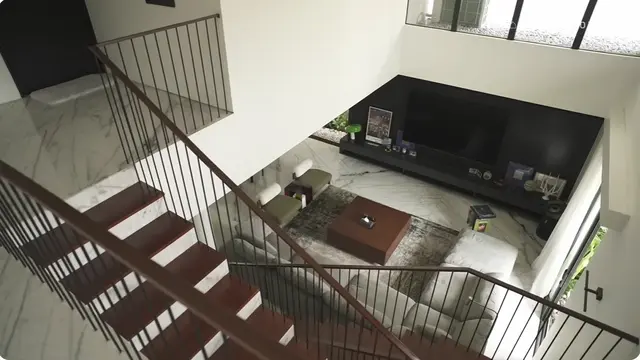 8 Potret Rumah Omar Daniel yang Minimalis, Lengkap dengan Lift Ramah Lansia