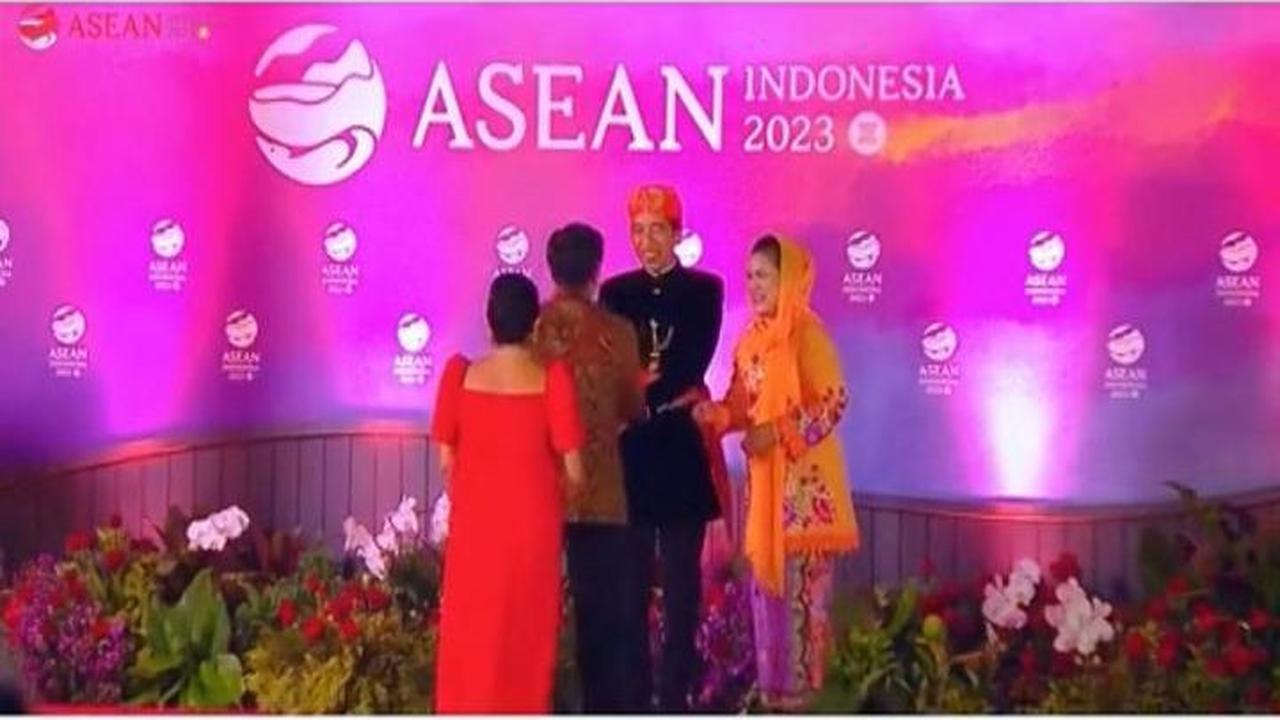 Bersalaman dengan Presiden Jokowi dan Iriana