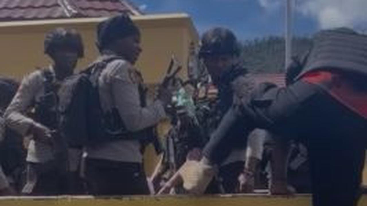Potret Polisi di Puncak Jaya