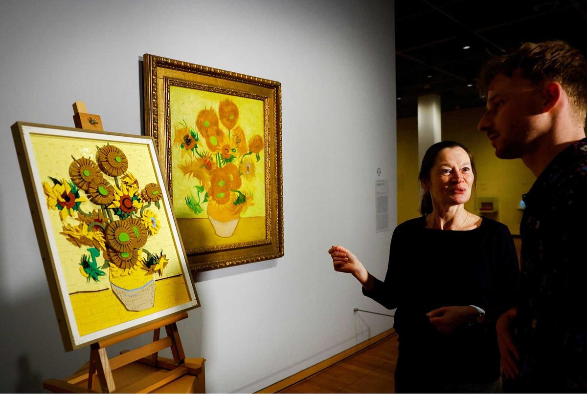 FOTO: Membuat Lukisan Bunga Matahari Van Gogh dengan Lego