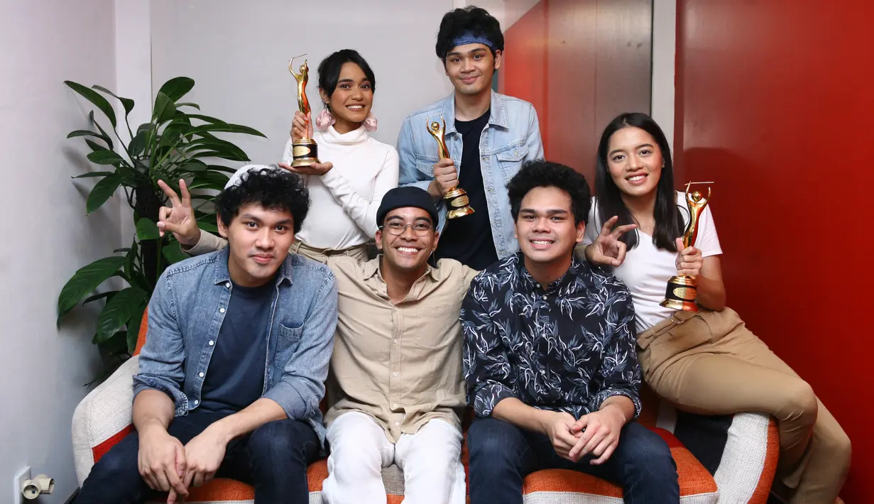 GAC dan Overtunes sukses meraih AMI Award dalam kategori Kolaborasi Pop. Selain itu masih dalam ajang yang sama juga menyabet dalam kategori Karya Produksi Grup Vokal dan Karya Produksi Original Soundtrack. (Nurwahyunan/Bintang.com)