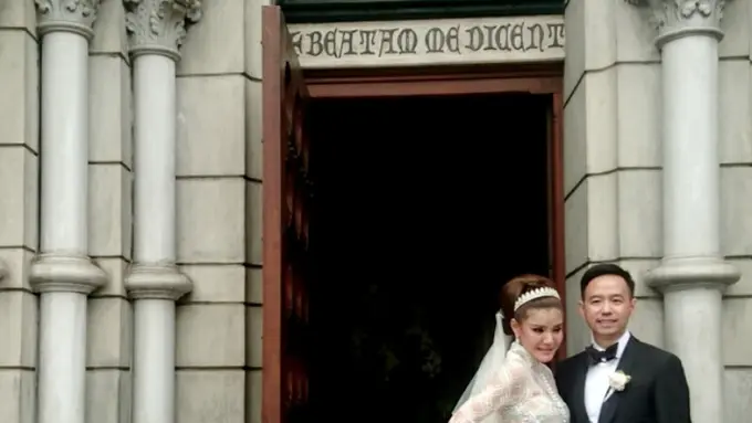 [Bintang] Pernikahan Olga Lydia dan Aris Utama