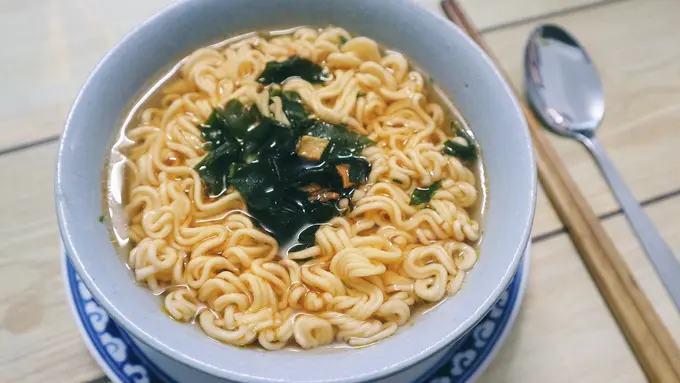 ilustrasi mie kuning