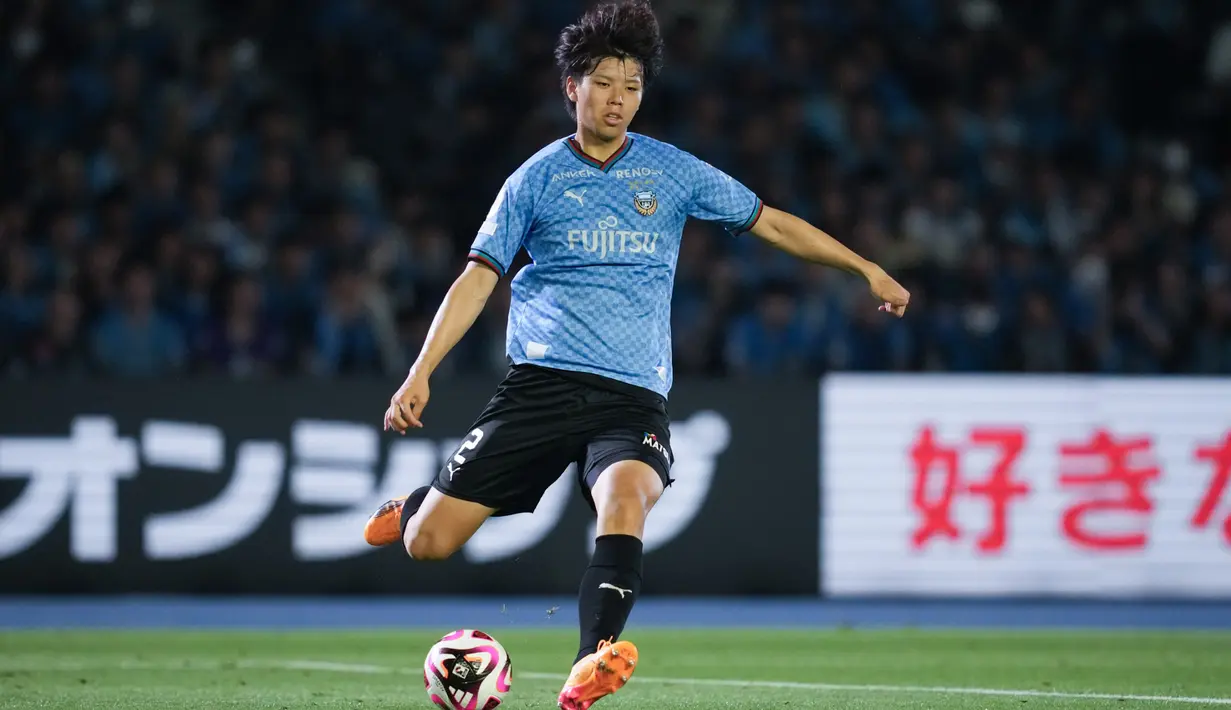 Tak mengherankan memang, karena Kota Takai tampil cemerlang di lini belakang Kawasaki Frontale
dalam dua musim terakhir. (Dok. J-League)