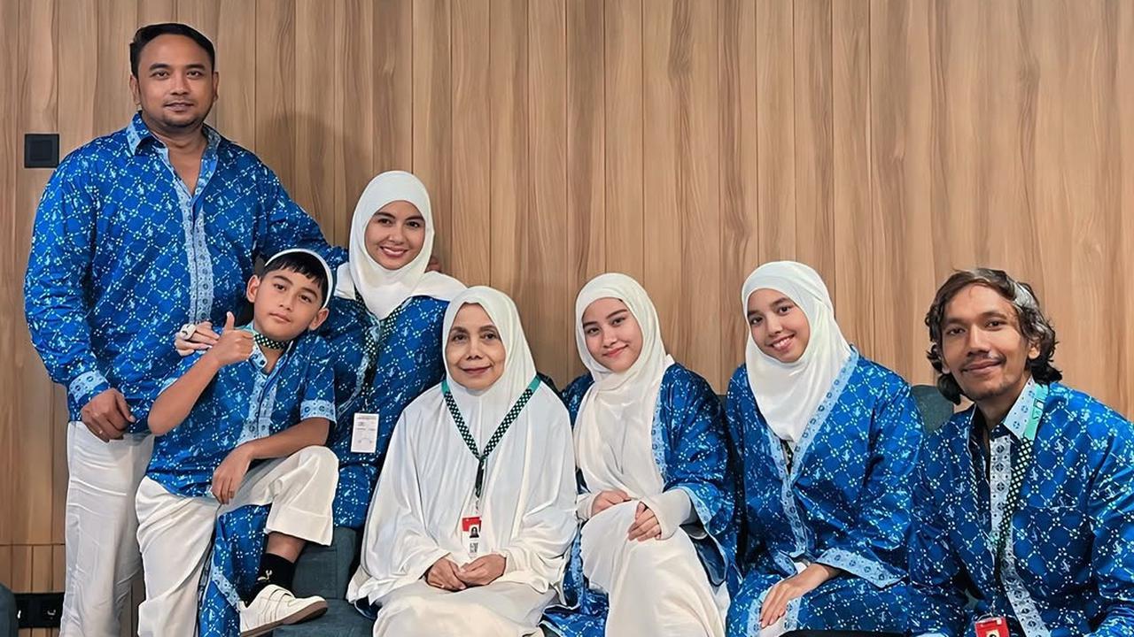 Potret Meisya Siregar dan Bebi Romeo Ajak Keluarga Jalani Umroh Bersama