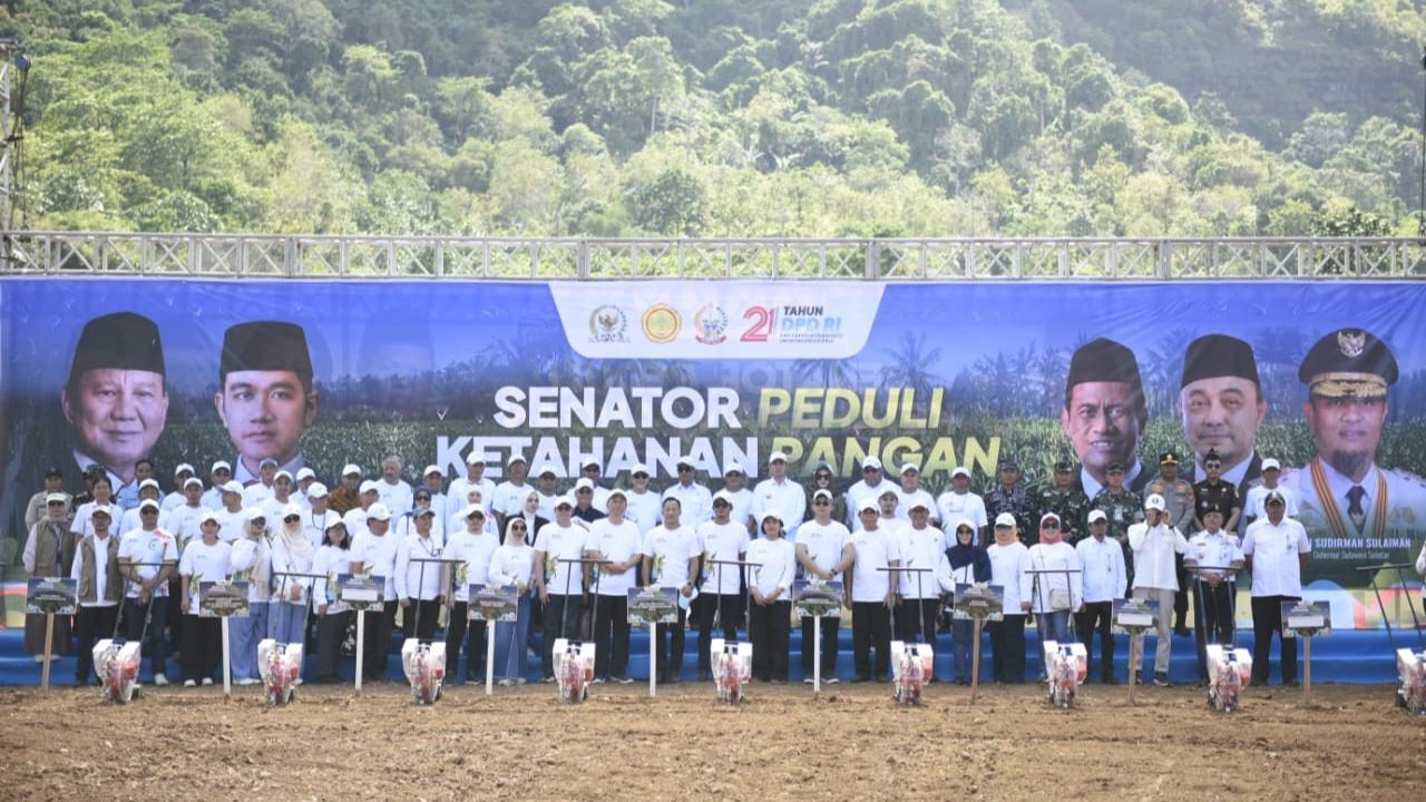 Mentan Andi Amran Sulaiman saat menghadiri tanam jagung bersama Dewan Perwakilan Daerah RI