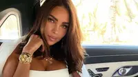 Liburan ke Bali, Payudara Mrs World Rusia 2018 Diraba Monyet