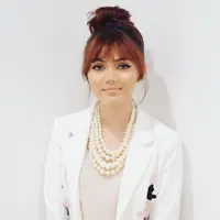 Trik Rina Nose punya badan mungil. (rinanose16/instagram)